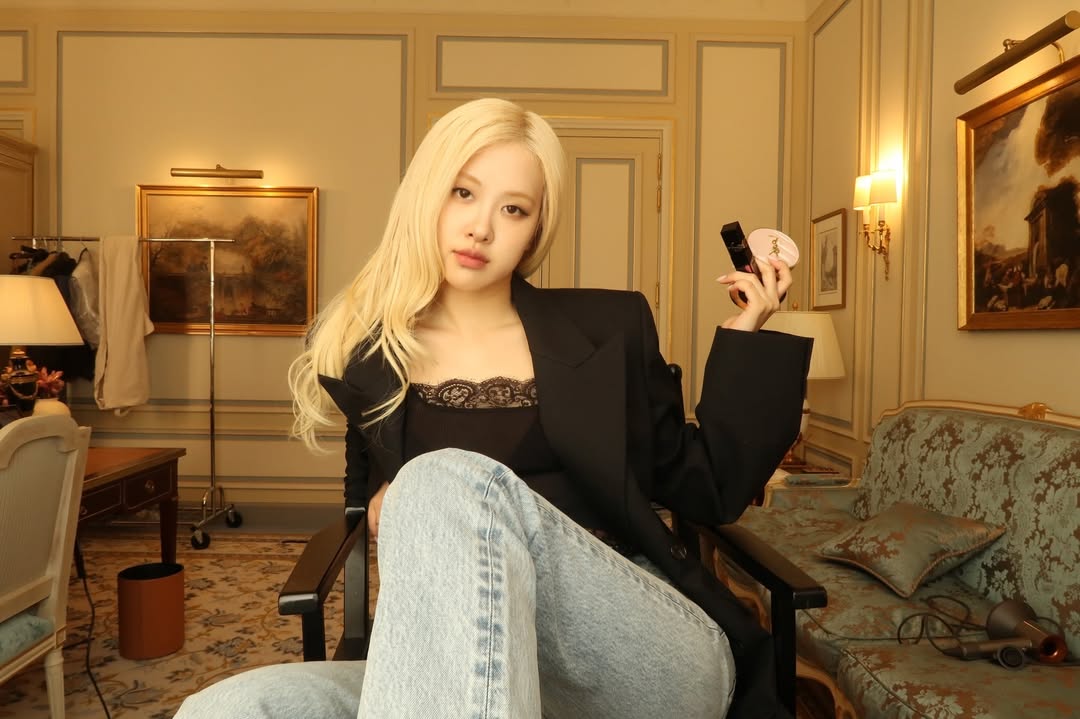 Rosé. tweet media