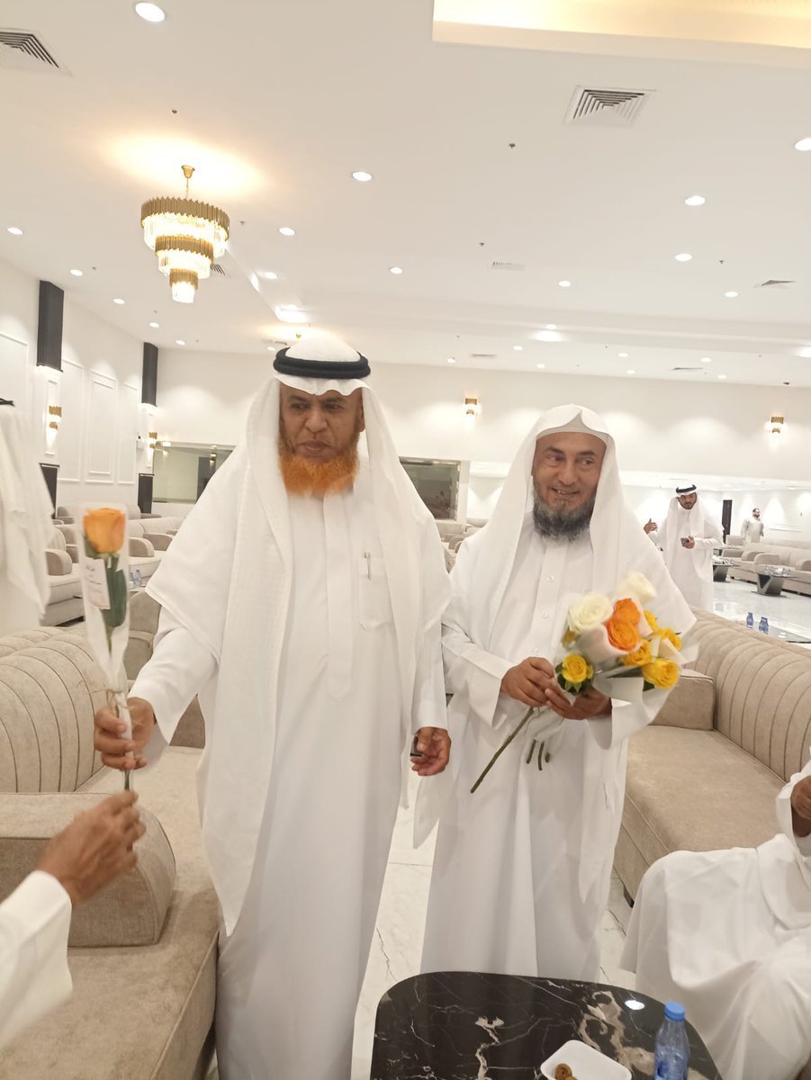 احتفالا بفرحة العيد المبارك لعام ١٤٤٧ه‍ نفذت⁧#جمعية_المتقاعدين_بجازان⁩ حفل معايدة عيد الفطر المبارك ممثلة بالمكتب التعريفي المتقاعدين بمحافظة صامطة بأجواء مليئة بالفرح والسعادة والبهجة