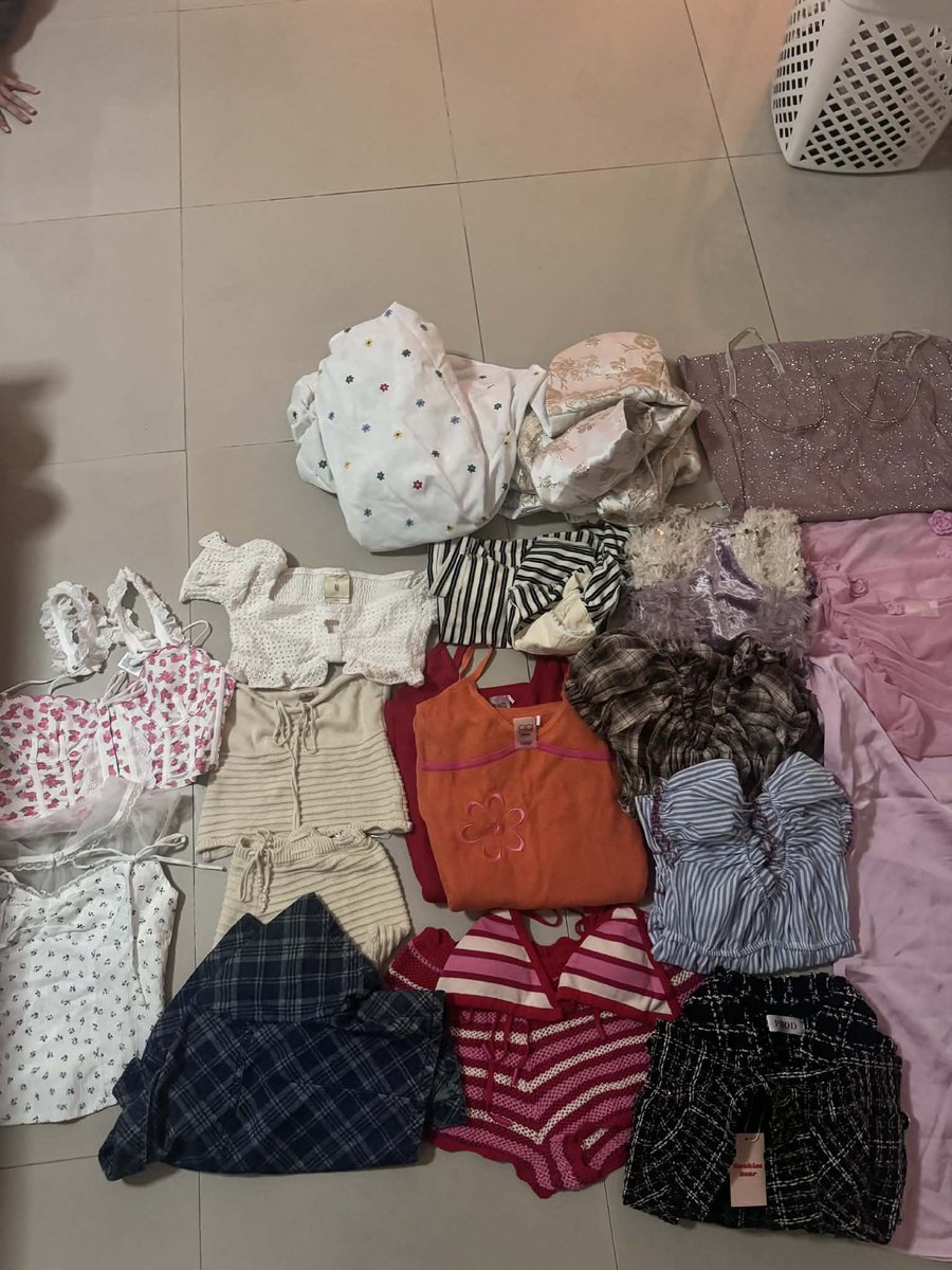 ส่งต่อเสื้อผ้ามือ 2 ของเค้าเอง🫶🏻🛍️ tweet media