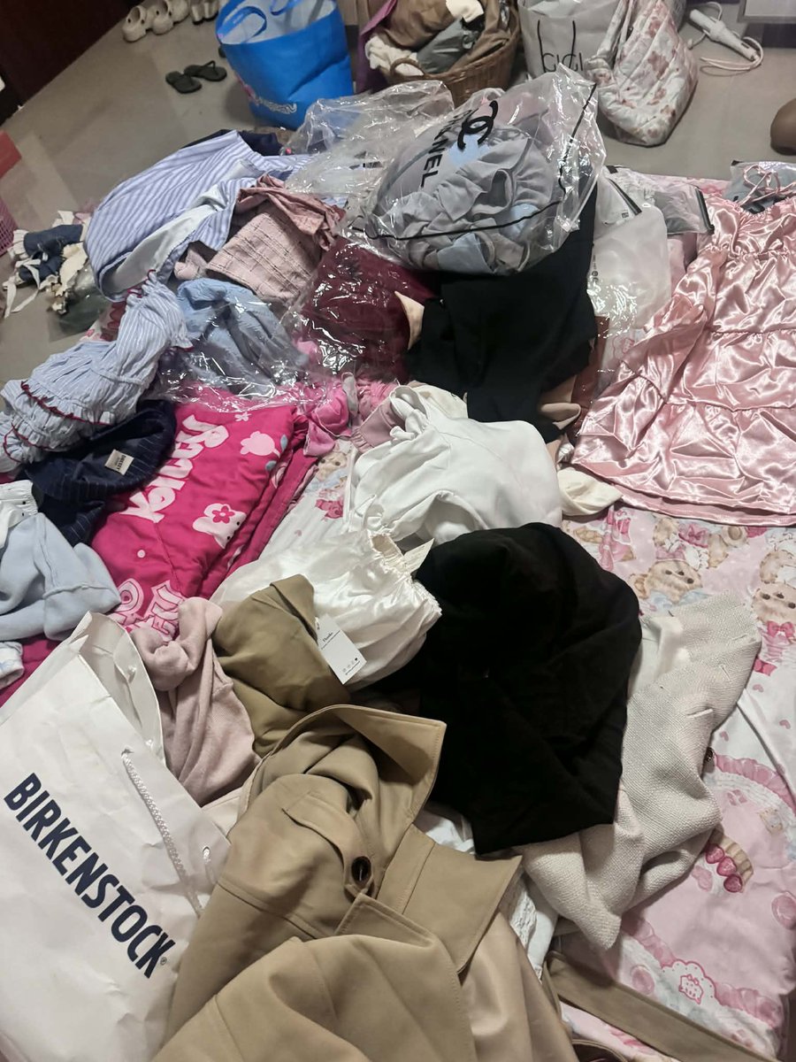 ส่งต่อเสื้อผ้ามือ 2 ของเค้าเอง🫶🏻🛍️ tweet media