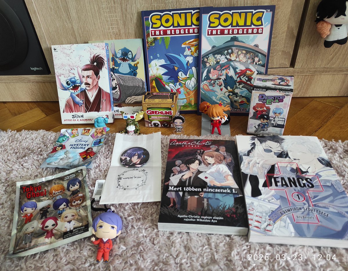 PrincessLimo's tweet photo. Comic con szerzemények, plusz az ingyen loot. #budapestcomiccon https://t.co/lCrdmdwmgI