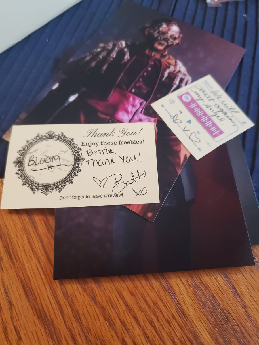 Bloom𖤐(Perpetua's Valentine 2/7) tweet media