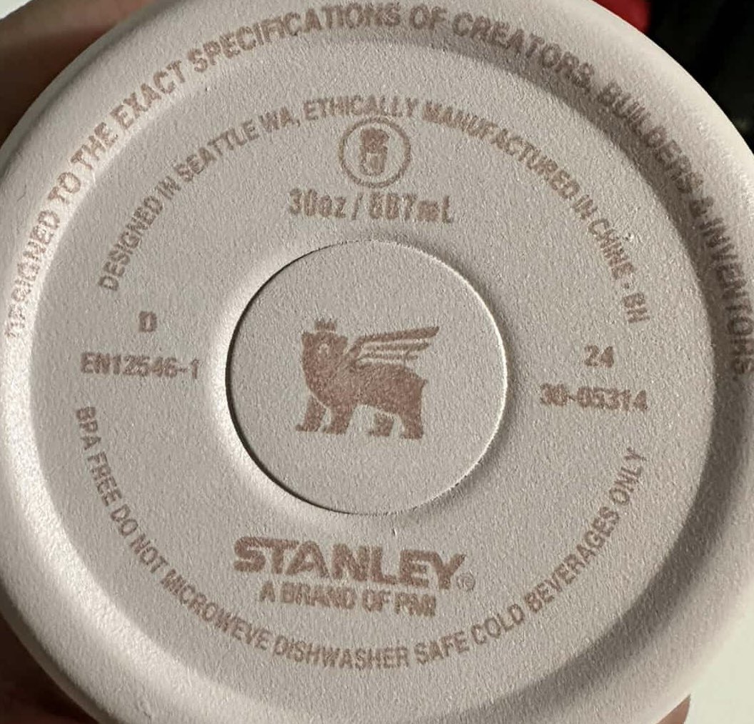 meloscarian's tweet photo. @meenverkarahan Mesela Stanley gibi durun ürünler. Gerçi bunları daha ucuza da satmıyorlar. Aynı paraya çakmasını yollayan satıcılar var. https://t.co/CgXKF0rpZc