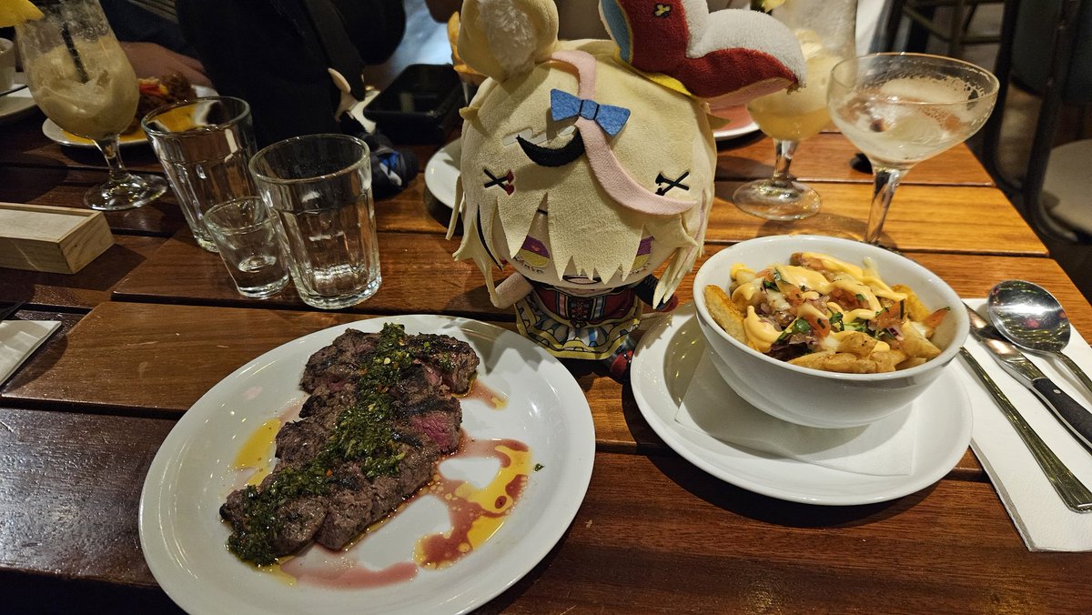 Luyo 🎪 tweet media