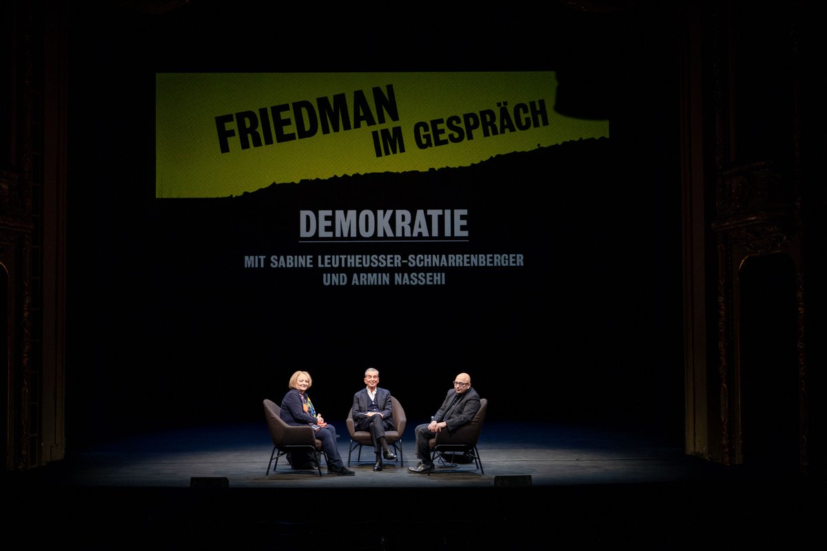 blnensemble's tweet photo. zum 50. Mal: heute Abend zeigen wir die 50. Ausgabe von "Friedman im Gespräch" bei ins in Berlin. rund 70 Gäste stellten sich seit 2017 seinen Fragen, doch diesmal befragt @jagodamarinic zur Abwechslung  Michel Friedman. das Gespräch gibt's anschließend als  Podcast! #BEfriedman https://t.co/NhKp8Sa6SJ