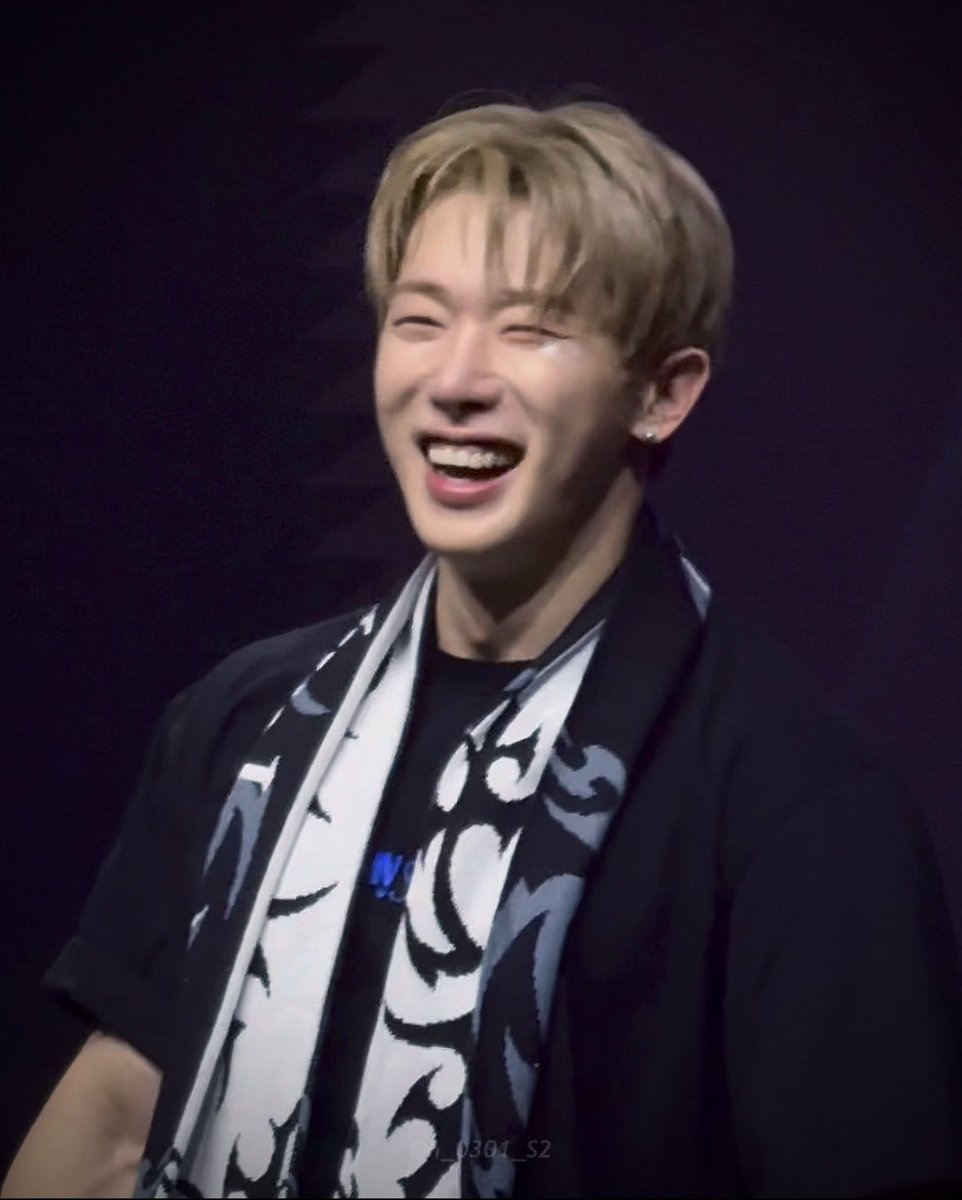 사랑한다는 외침을 듣고 눈꼬리 휘어져라 웃으면서 행복해 보이던 모습이 콘서트의 하이라이트 같은 순간이었다 원호 사랑해..💙