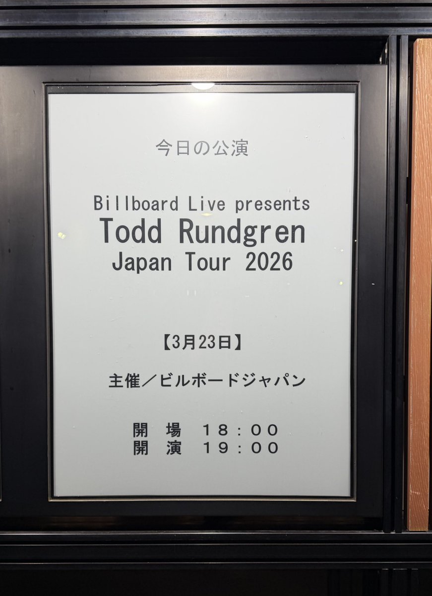 catfishblue74's tweet photo. NHKホールで久しぶりのトッド、素晴らしいライブだった！化け物級の歌唱力にステージング、右へ左へ動き回るしジャンプもするし驚きの77歳♪時折おどけたポーズやおちゃめな表情も見せながら歌えば名曲、名曲、名曲…歌もバンドも良すぎてもうなんというか本当にありがとうございます✨という感じです https://t.co/G7tCzzX3RY