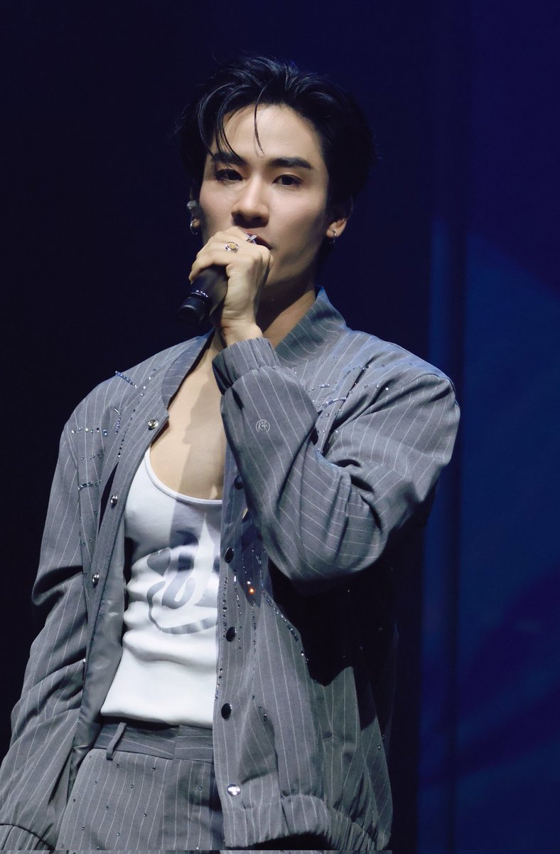 Jan watches yaoi. tweet media