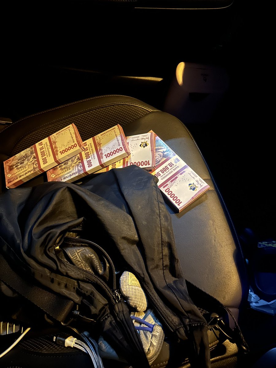 StrawberryMoon tweet media