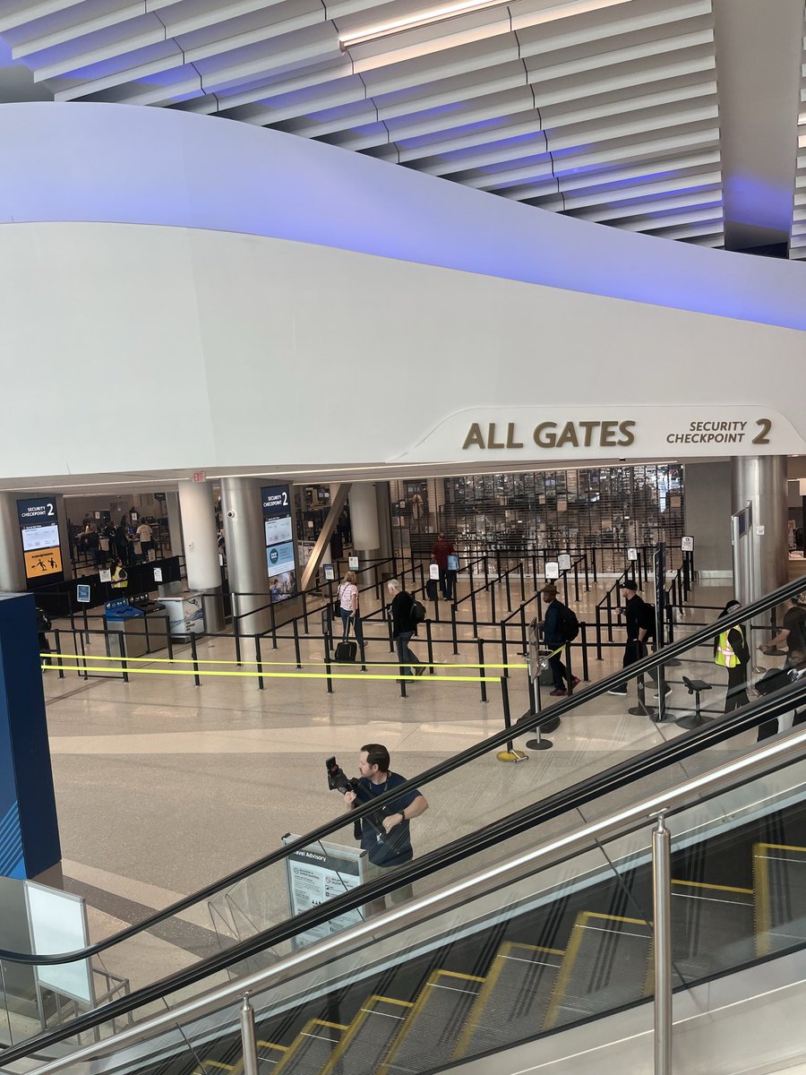 Emmons8023's tweet photo. TSA PreCheck Charlotte Nc. Don’t let them lie to you. Media didn’t get the footage he was hoping for. Bottom left packing up and leaving. https://t.co/Z5ejSFCa4A