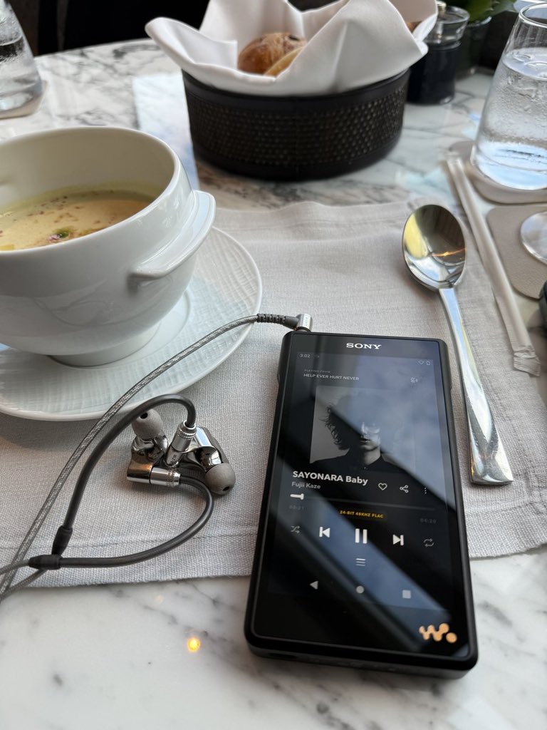 lucacadalora (e/aiccelerate.id) tweet media