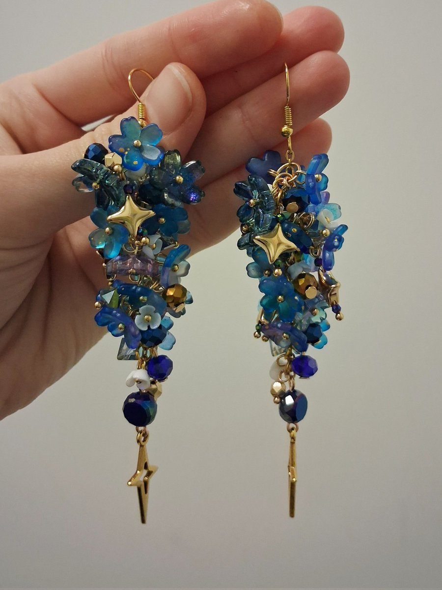 залишились: 
сережки мармур - 550
сережки моль дріокампа - 550
сережки нічне сяйво - 500

ціна початкова, за бажання можете заплатити більше