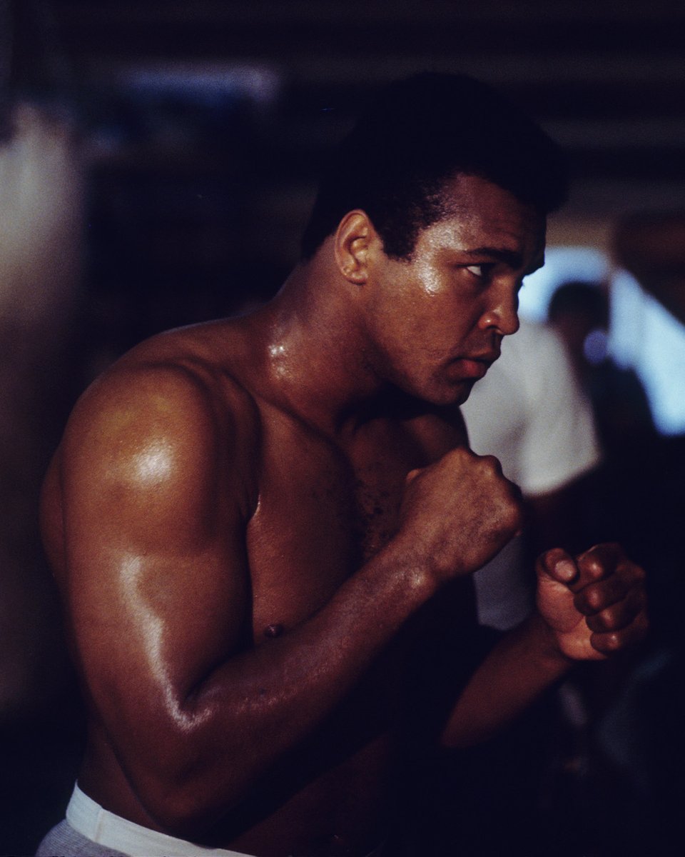 MuhammadAli's tweet image. “I’ve wrestled with alligators, I’ve tussled with a whale. I done handcuffed lightning and thrown thunder in jail. You know I’m bad. Just last week, I murdered a rock, injured a stone, hospitalized a brick. I’m so mean, I make medicine sick.”

#MuhammadAli #Icon #Champion