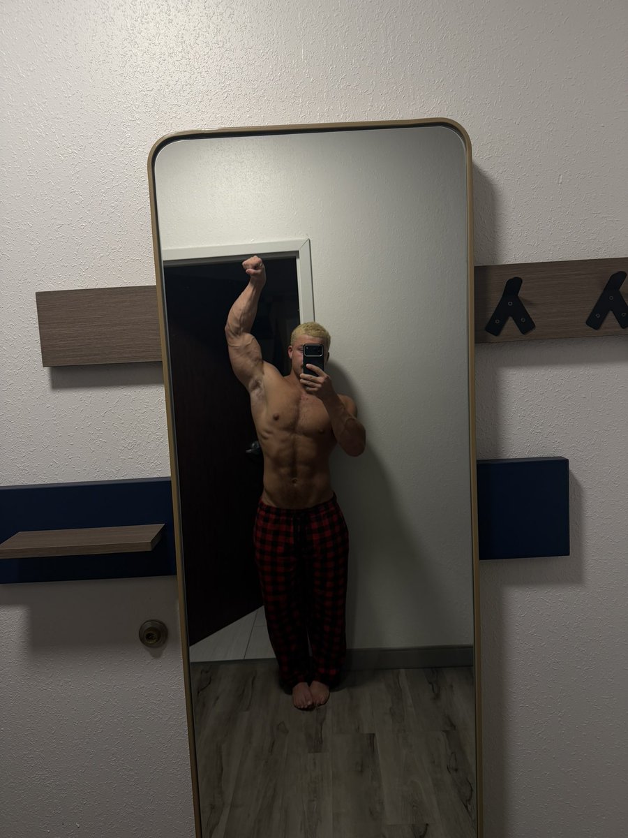 buffboyjay tweet media