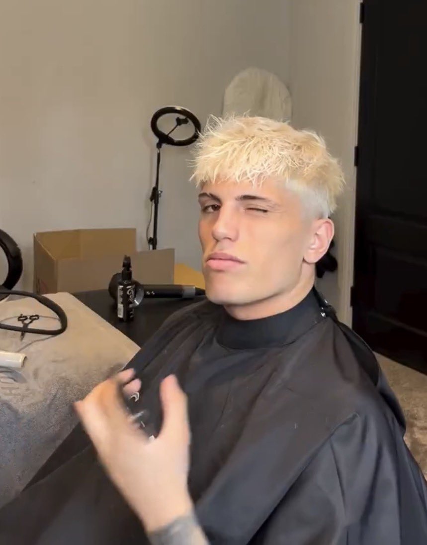 أ ر و ى tweet media