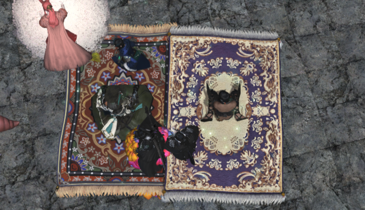 왼쪽은 변형던전 양탄자~ 오른쪽은 크샵양탄자! 둘다 반짝이를 뿌려요.