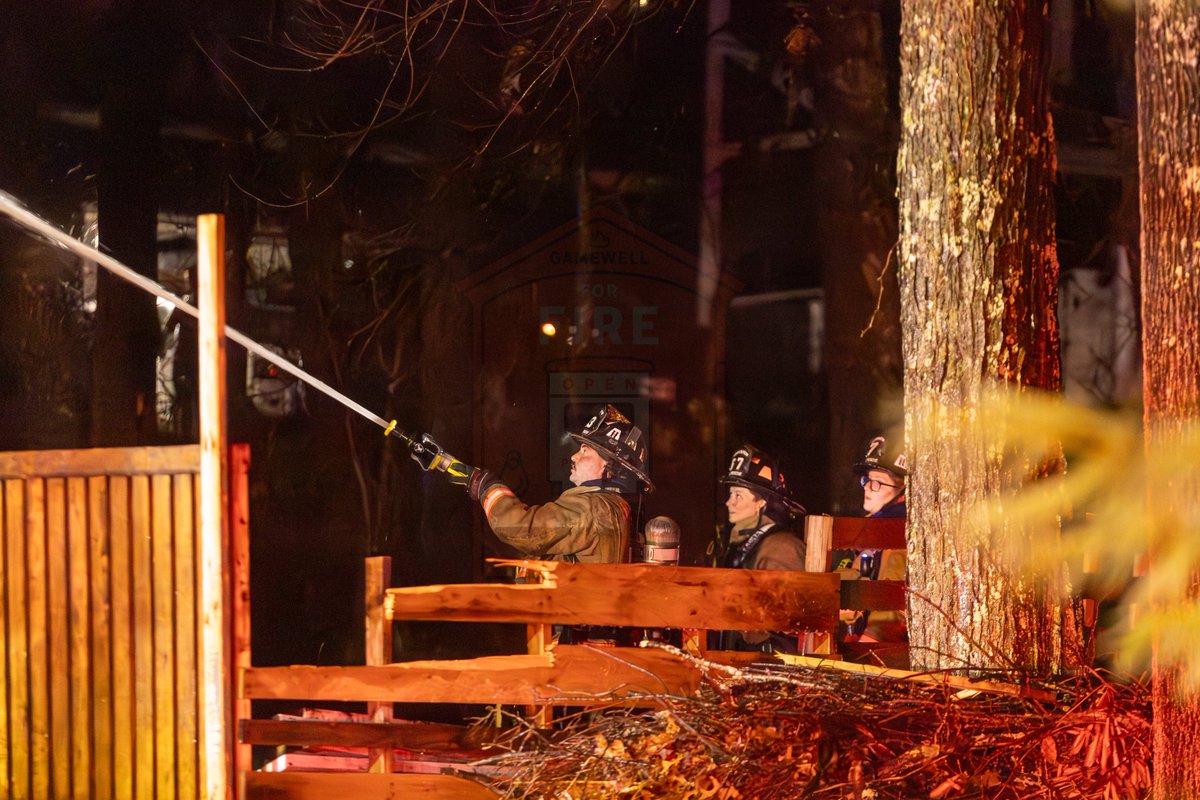 857_Fire_Photography tweet media