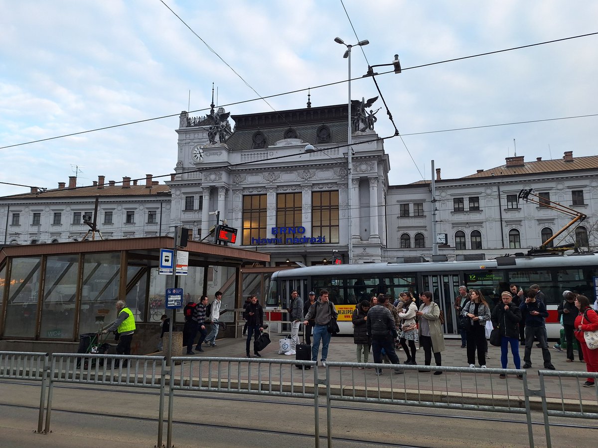 Evik Hana tweet media