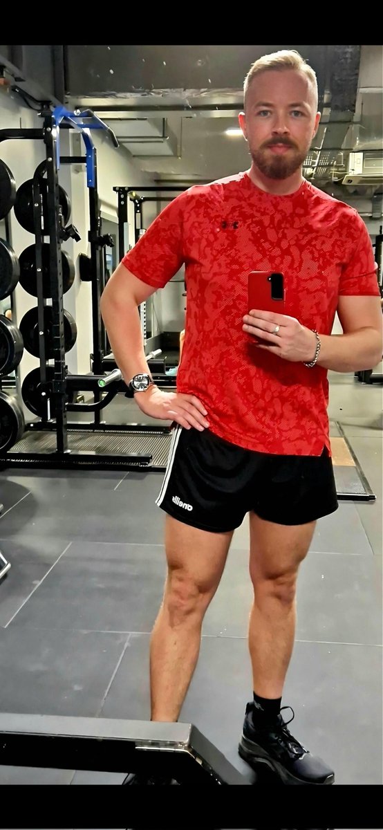 Mícheál Mac Fhlannchaidh tweet media