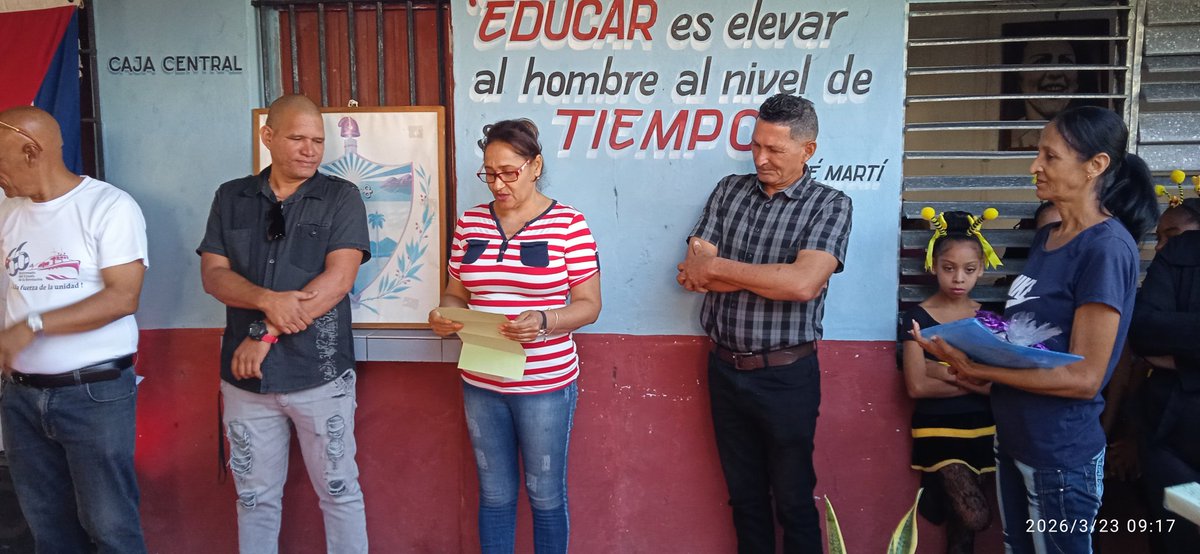 Hoy la Dirección General de Educación Pilón se viste de gratitud y un dejo de nostalgia. Despedimos con profundo respeto y cariño al director Amauris Torres Torres, un líder que   supo dirigir con sabiduría y entrega.
#EducaciónPilón #MunicipioPilón #EducaciónGranma