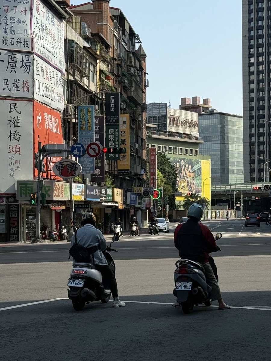 🤳🏼 tweet media