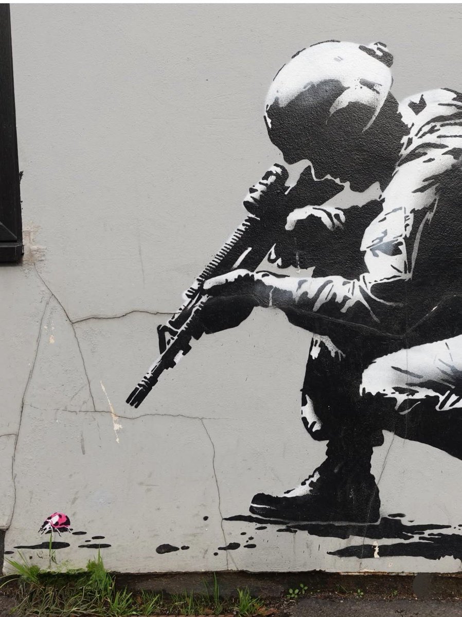 lovestreetart22's tweet image. 🐞🐞🐞🐞🐞☮️☮️☮️☮️
“Ladybird, ladybird fly away home” by Goin in Bristol UK.
#astreetArt #Goin #Bristol