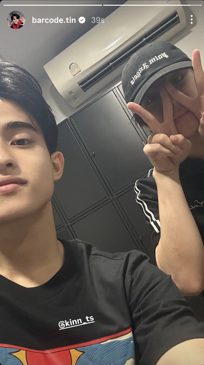 𝒮𝓂𝒾𝓁𝒾𝓃𝑔 tweet media