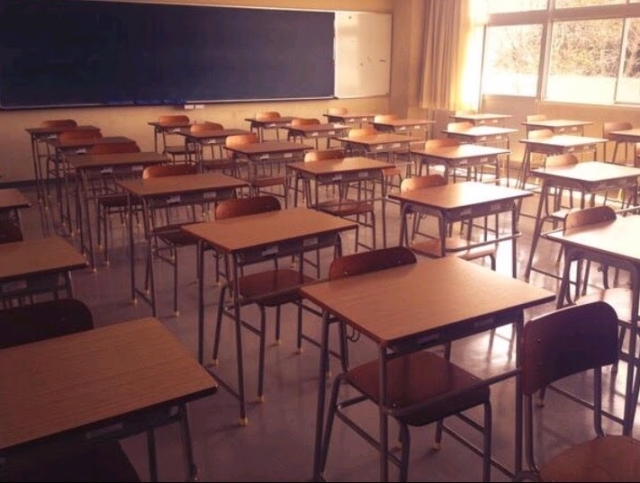 omoidecomu's tweet photo. ⏰【小学校の下校時間、いつだろう？】
学年や時間割によって異なる小学校の下校時間。4時間授業なら14:30頃、5時間授業なら15:20頃が主な下校時間！
詳しくはこちら👇
https://t.co/ptJuncUnmE
#下校時間 #小学校 #学校生活 https://t.co/5JO4efbtT1