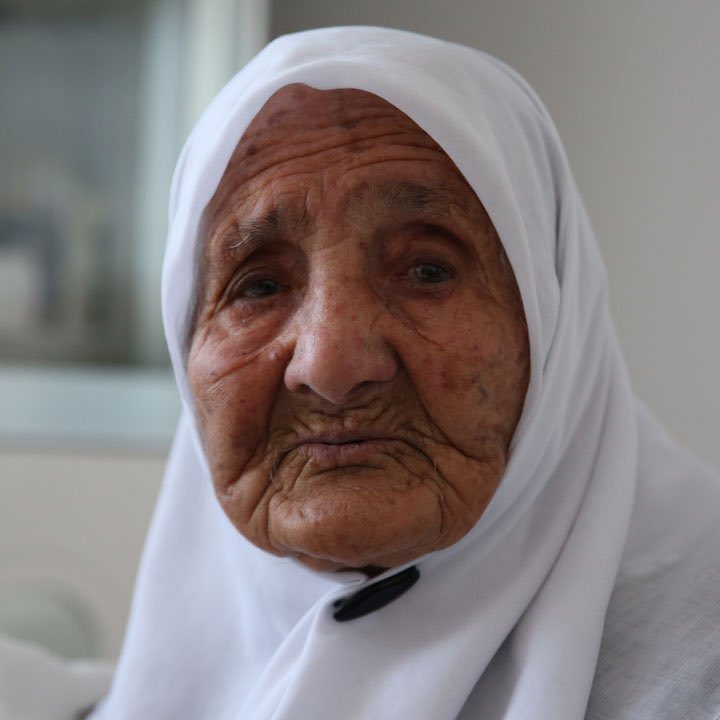 Briolne's tweet photo. 110-year-old Turkish grandma shares her secret to a long life:

“Watch Ongezellig” https://t.co/eImN4Y1lfc