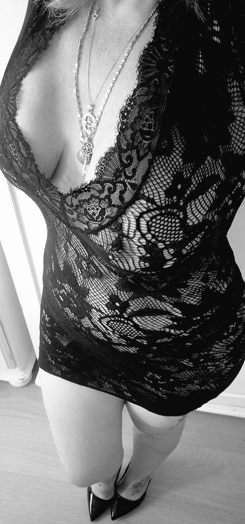 𝓓𝓪𝓻𝓴 𝓐𝓷𝓰𝓮𝓵 🖤✨️💫 tweet media