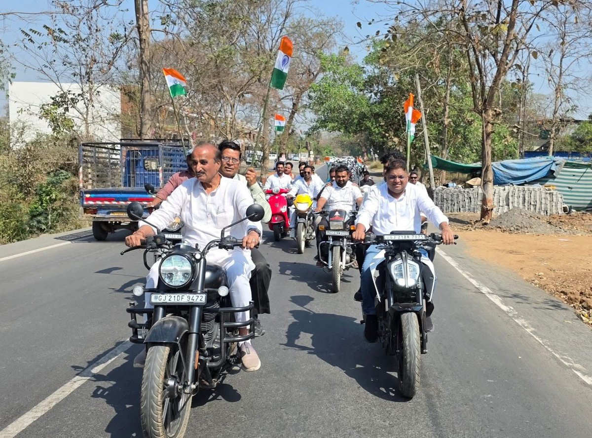 BJPNavsari_'s tweet photo. આજરોજ ભારતીય જનતા યુવા મોરચા, નવસારી જિલ્લા દ્વારા શહીદ દિવસ નિમિત્તે વાંસદા ખાતે તિરંગા યાત્રા - બાઈક રેલી નો કાર્યક્રમનું આયોજન કરવામાં આવ્યુ હતું. https://t.co/ZbkXXH4KTY