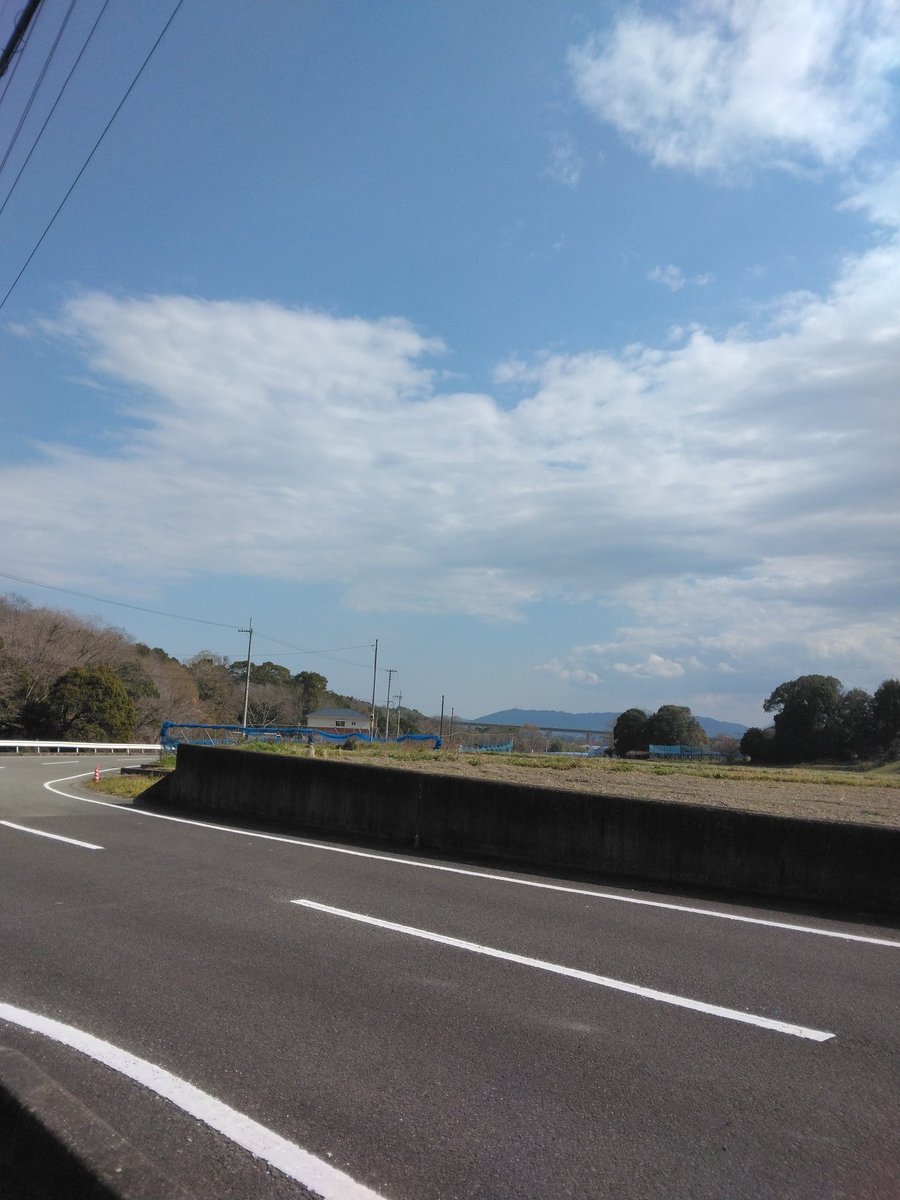 siroin7's tweet photo. 田舎でよく見る風景 https://t.co/WFTNpxde56