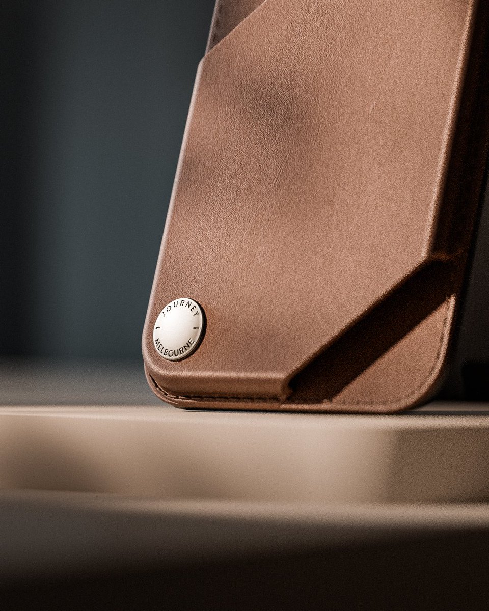TheJRNYOfficial's tweet image. Make a stylish impression with LOC8 VERSA Universal MagSafe Money Clip Wallet &amp;amp; Stand.

Its leather material is ideal for luxuriant handling, carry, and protection.

FInd it here: bit.ly/3Nn1xlz

#wallet #trackablewallet #slimwallet #phonestandwallet #smartwallet