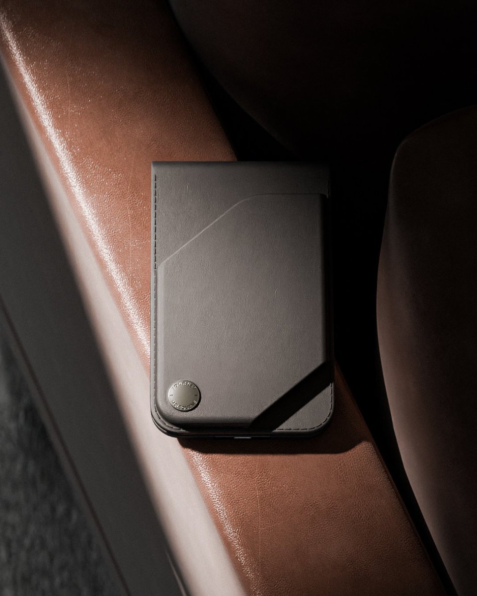 TheJRNYOfficial's tweet image. Make a stylish impression with LOC8 VERSA Universal MagSafe Money Clip Wallet &amp;amp; Stand.

Its leather material is ideal for luxuriant handling, carry, and protection.

FInd it here: bit.ly/3Nn1xlz

#wallet #trackablewallet #slimwallet #phonestandwallet #smartwallet