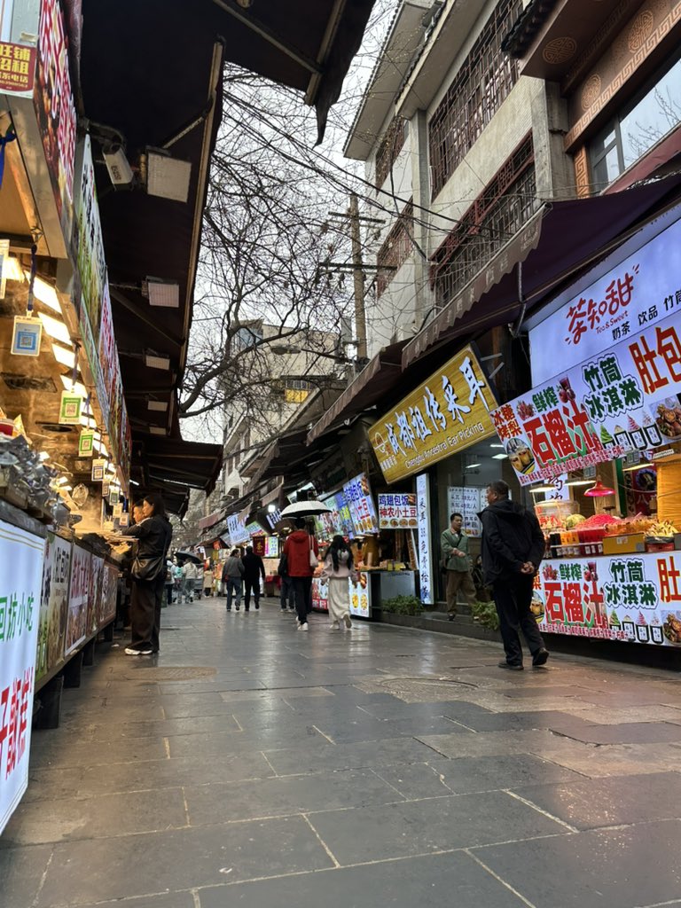 PeterBBoylan's tweet photo. Incredible photo by @stephenmally Witnessed #Hawkeyes history from Xi’an 🇨🇳 very loud breakfast @sheratonhotels Four Points Xi’an 🤣 LET’S GO HAWKEYES https://t.co/sW35OL8wnV