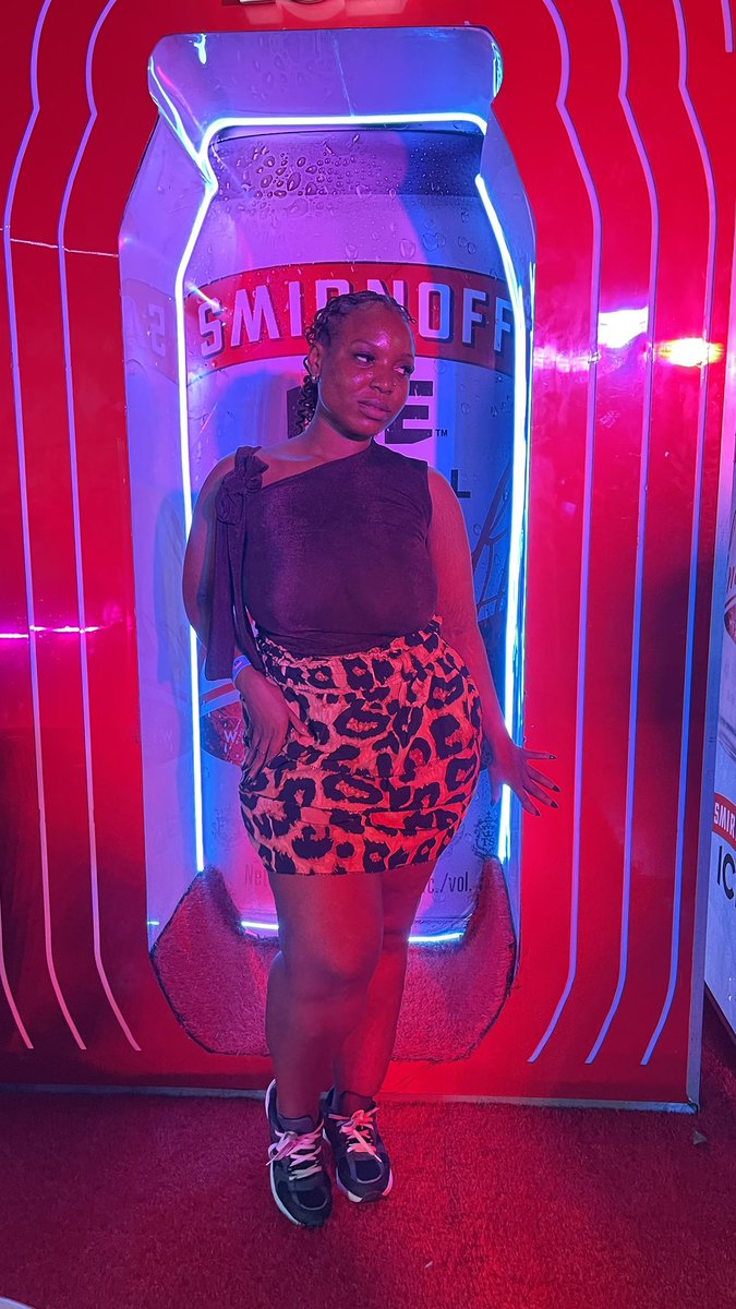 B’ing dat GiRL tweet media