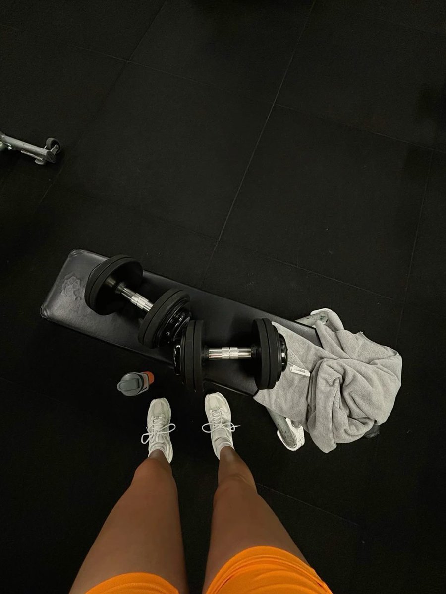 𝒞𝓁𝒶𝓈𝓈𝓎 tweet media