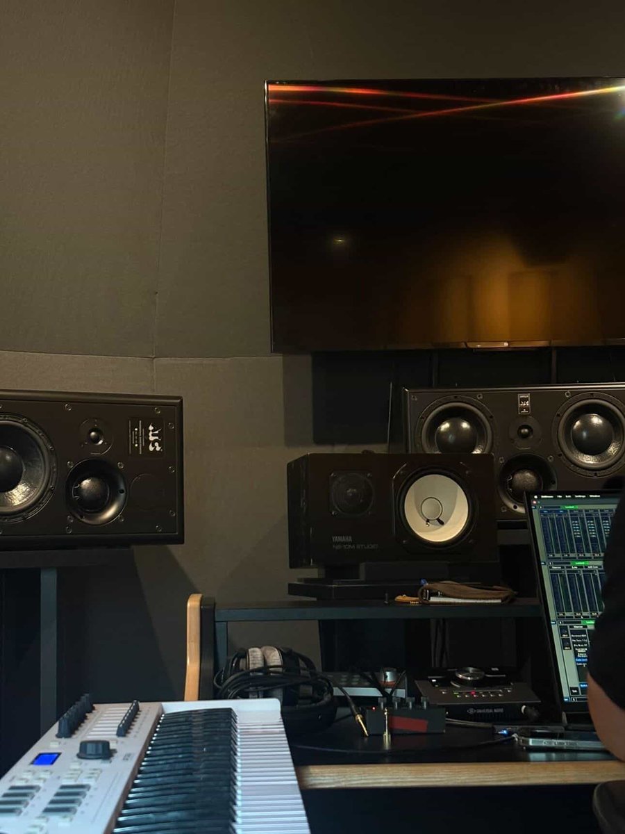 Léa 🌙ྀི tweet media