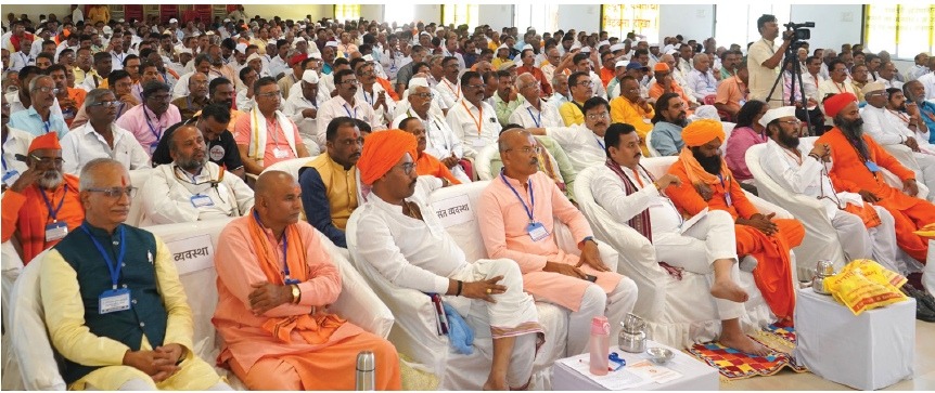 SG_HJS's tweet photo. महाराष्ट्र के देवस्थान मंदिरों की हजारों एकड़ भूमि पर भूमाफियाओं का कब्जा!
अब और चुप नहीं बैठेंगे 🚨
मंदिरों की जमीन बचाना = धर्म और संस्कृति की रक्षा 🙏

#Protect_Temple_Lands
Maharashtra Needs Anti Land Grabbing Act

@mandirmahasangh https://t.co/M0DjDXV67E