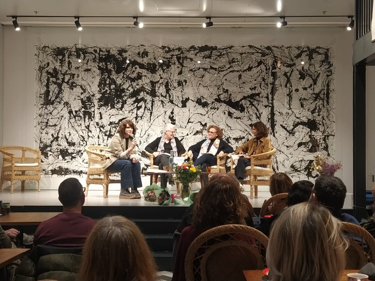 DiariEducacio's tweet photo. Reflexionar sobre educació des de la responsabilitat compartida

@CarmeOrtoll Montse Jiménez i Coral Regí publiquen "Temps per a l'escola" (Rosa dels Vents)

https://t.co/3J9VctrB0j https://t.co/d73fTQtnWK