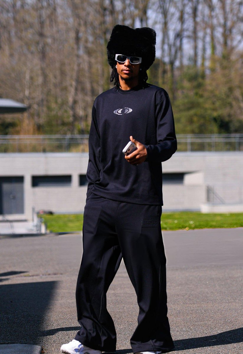 TouchlineX's tweet photo. 🚨 𝗡𝗘𝗪: Michael Olise arriving at the France National camp. https://t.co/YG44zE8WWm