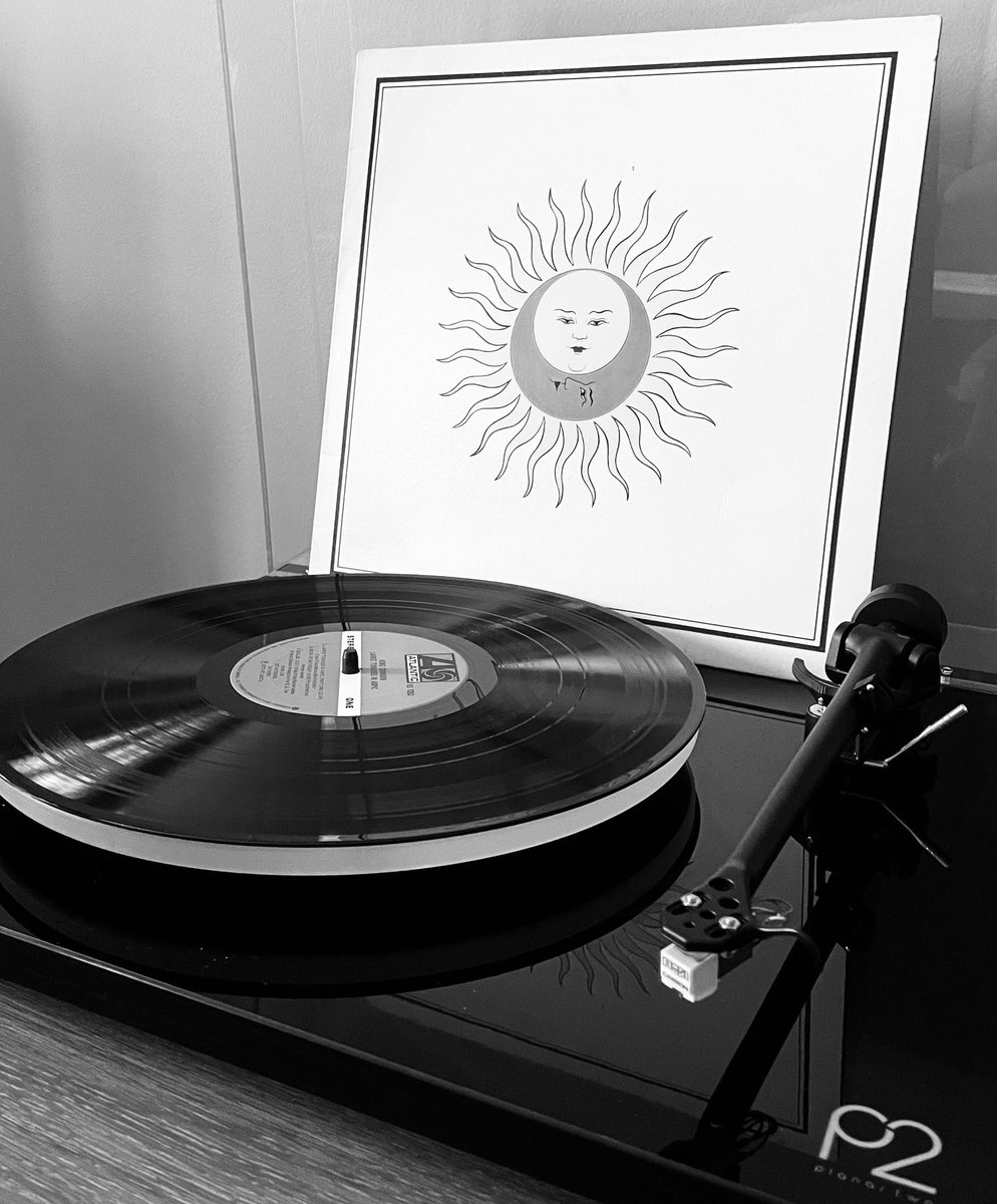 Denis B_land tweet media