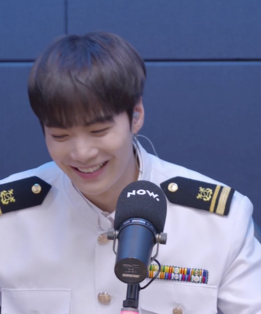 JURo__JR's tweet photo. 군복너무잘어울려
내가 원래도 제복을 좋아하지만 군복까지 좋아할 생각은 없엇다고.,, https://t.co/PtISrzixk4