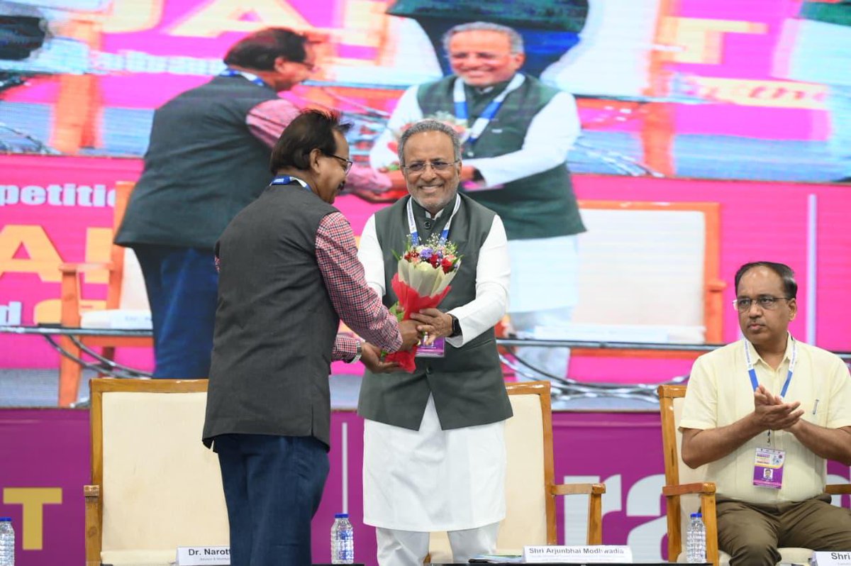 airnews_abad's tweet photo. #Gujarat #Robofest #RoboMaking

💠વિજ્ઞાન અને પ્રૌદ્યોગિકી મંત્રી અર્જુન મોઢવાડિયાની ઉપસ્થિતિમાં ‘રોબોફેસ્ટ ગુજરાત 5.0’ની ગ્રાન્ડ ફિનાલે સંપન્ન

💠દેશની સૌથી મોટી રોબો-મેકિંગ સ્પર્ધા ‘રોબોફેસ્ટ ગુજરાત 5.0’ની વિવિધ કેટેગરીના વિજેતાઓને ₹5 કરોડના ઇનામો એનાયત કરાયા https://t.co/E85AgaUXzq