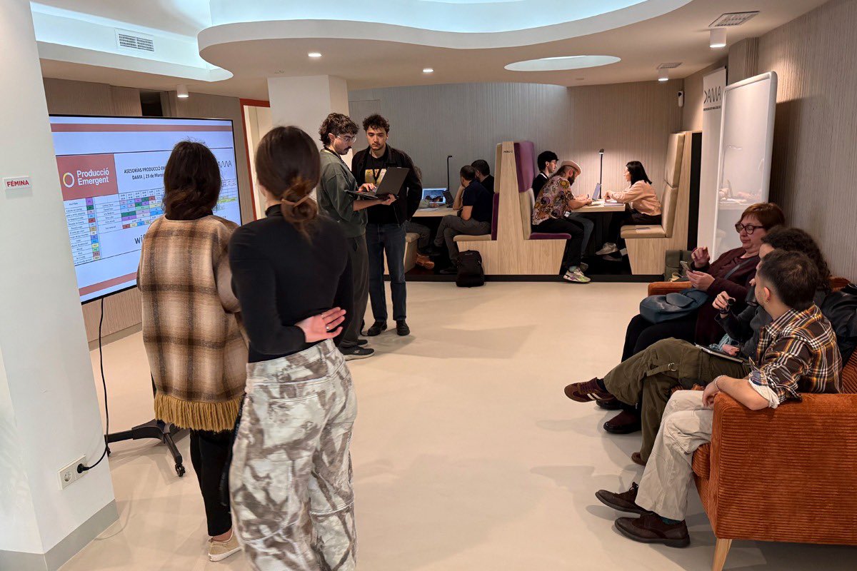 DAMAUTOR's tweet photo. Esta semana, en el marco de las actividades de industria del @DAFilmFestival, acogemos las reuniones entre asesores profesionales y equipos de producción de las películas presentadas al D’A Film Lab... ¡Mañana y el miércoles más! #ProduccióEmergent #dafilmlab https://t.co/K0FukhQtzE