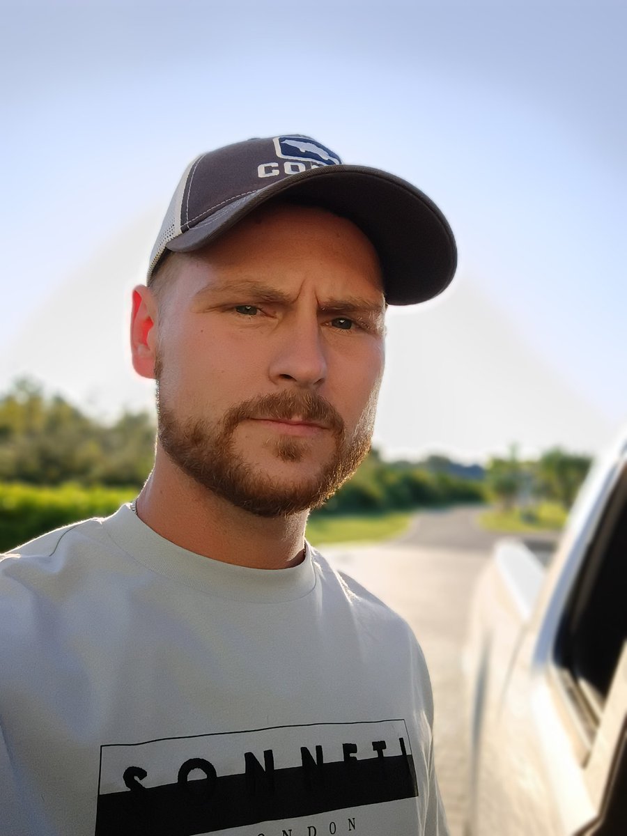 london skyles tweet media