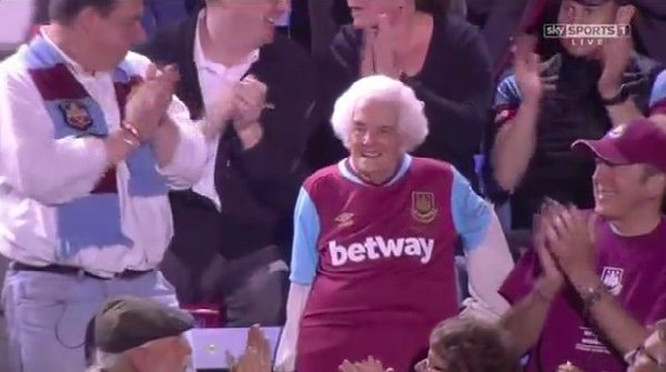 Billy Bonds Stand tweet media