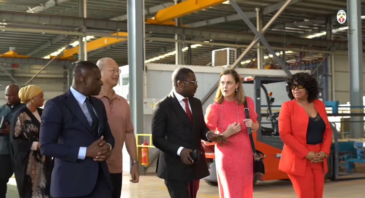 agossou01's tweet photo. Le Commonwealth en mission de charme au #Togo. Une délégation du #CWEIC a exploré les opportunités à la PIA et au Port de Lomé ce 19 et 20 mars. afin d'attirer des investissements majeurs dans l'industrie et la logistique. #Commonwealth #Investissement #PIA #Economie https://t.co/Qni1g6oKz3