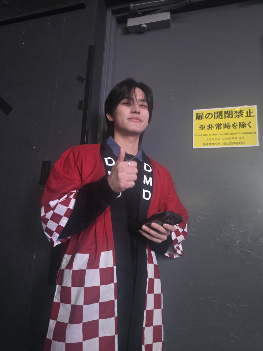 크리스탈 tweet media