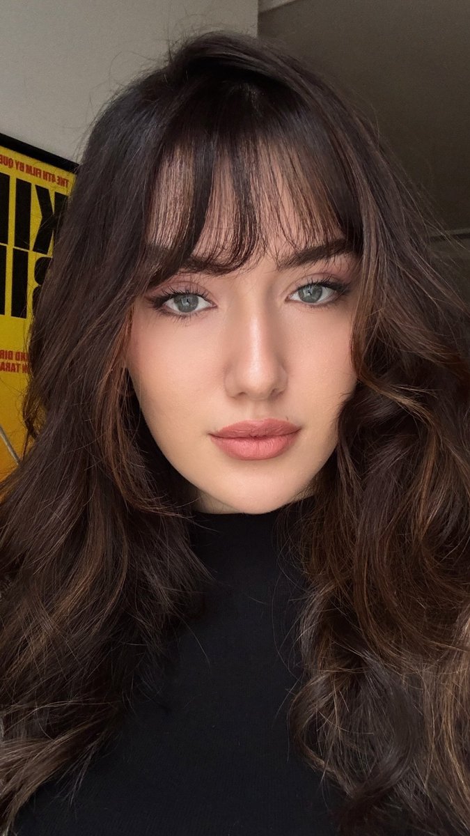 Son dönemin dikkat çeken oyuncularından Cemre Arda’dan yeni paylaşım geldi ❣️✨ 

#CemreArda